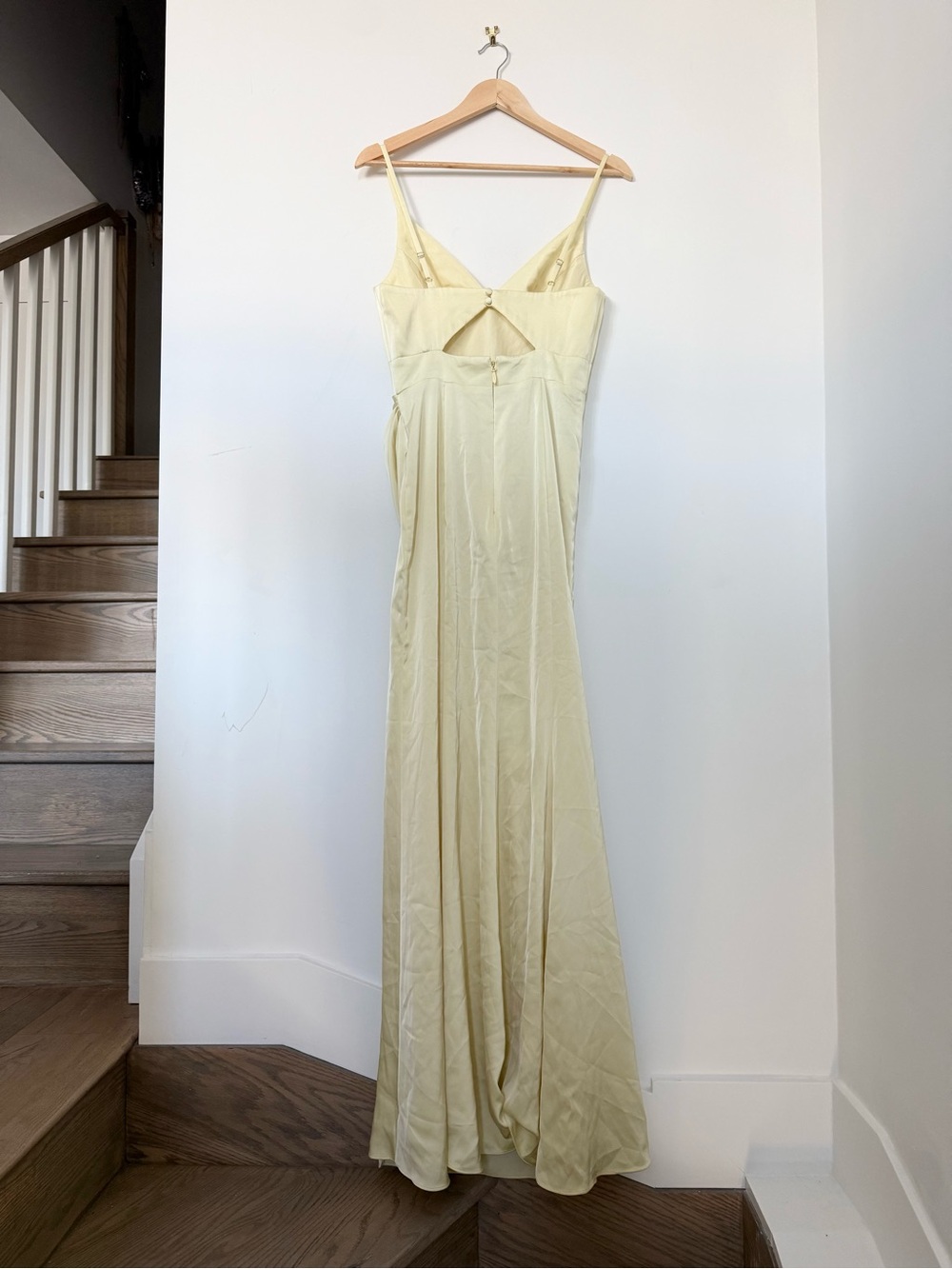 Butter Yellow Satin V-Neck Maxi Dress Gown - US 4 (A4) - Picture 4 of 7